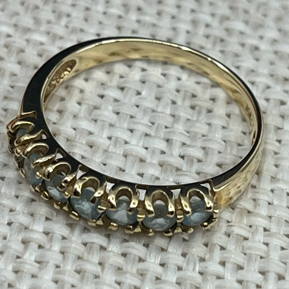 ✨ Vintage 10K Gold Natural Aquamarine Band Ring – Estate Beauty! ✨